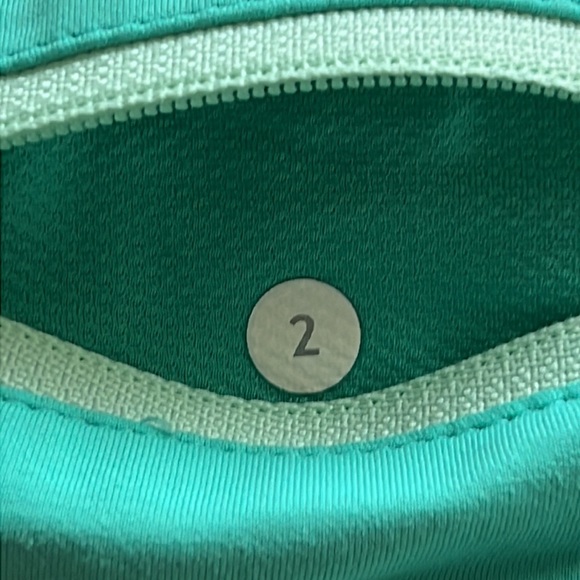 Lululemon Pace Setter Skirt. Clear mint/Bali breeze stripe. Size 2 - Picture 5 of 8